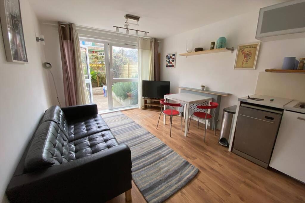Two Bedroom Garden Flat In Zone 2 London Exterior photo