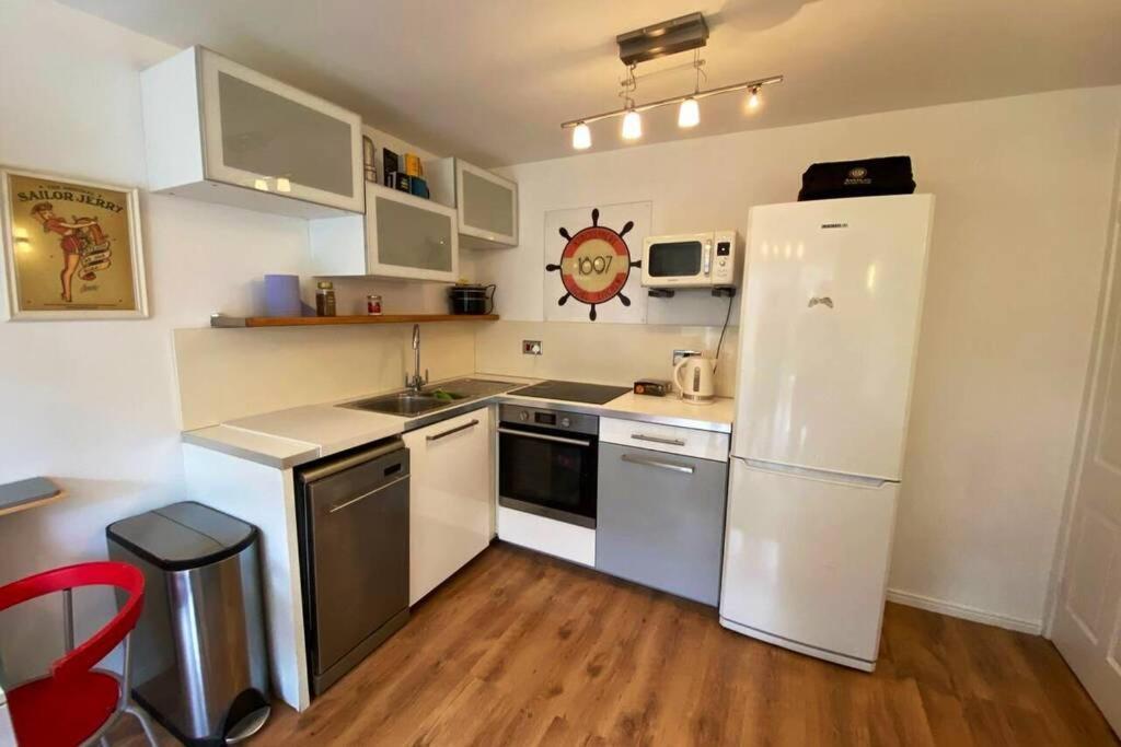 Two Bedroom Garden Flat In Zone 2 London Exterior photo